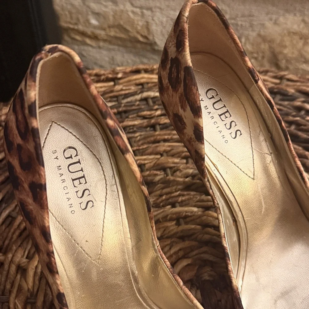 Guess Leopard Print Women's Heels Pumps dress shoes Sz 7